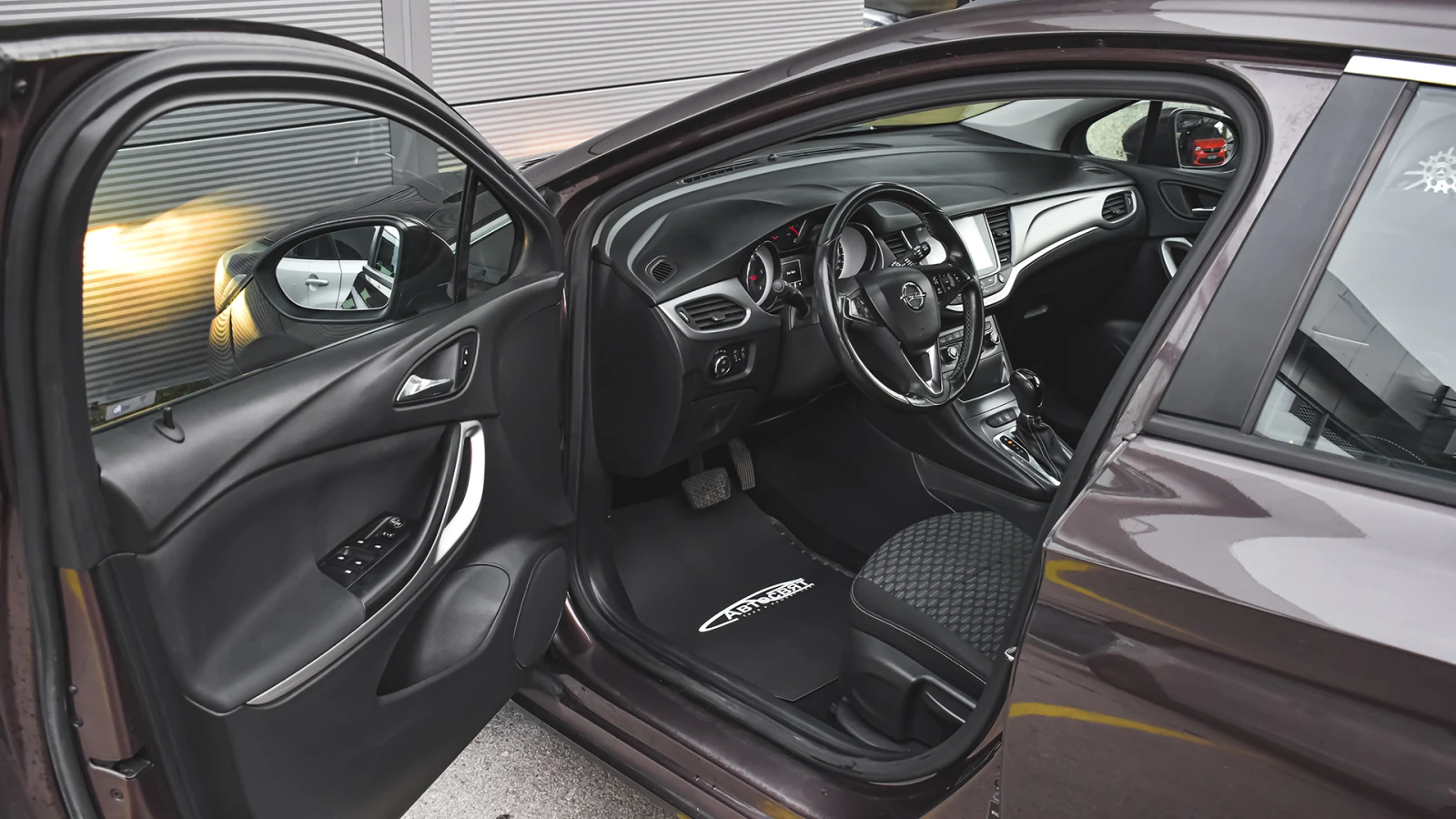 Opel Astra Sports Tourer 1.6 CDTi Bussines Premium Automatic - изображение 8