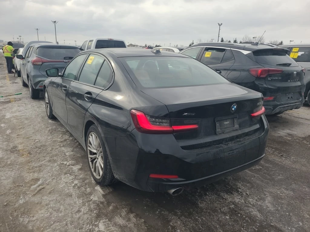 BMW 330 xDrive * LED фарове * Панорама * CARFAX *  - изображение 4