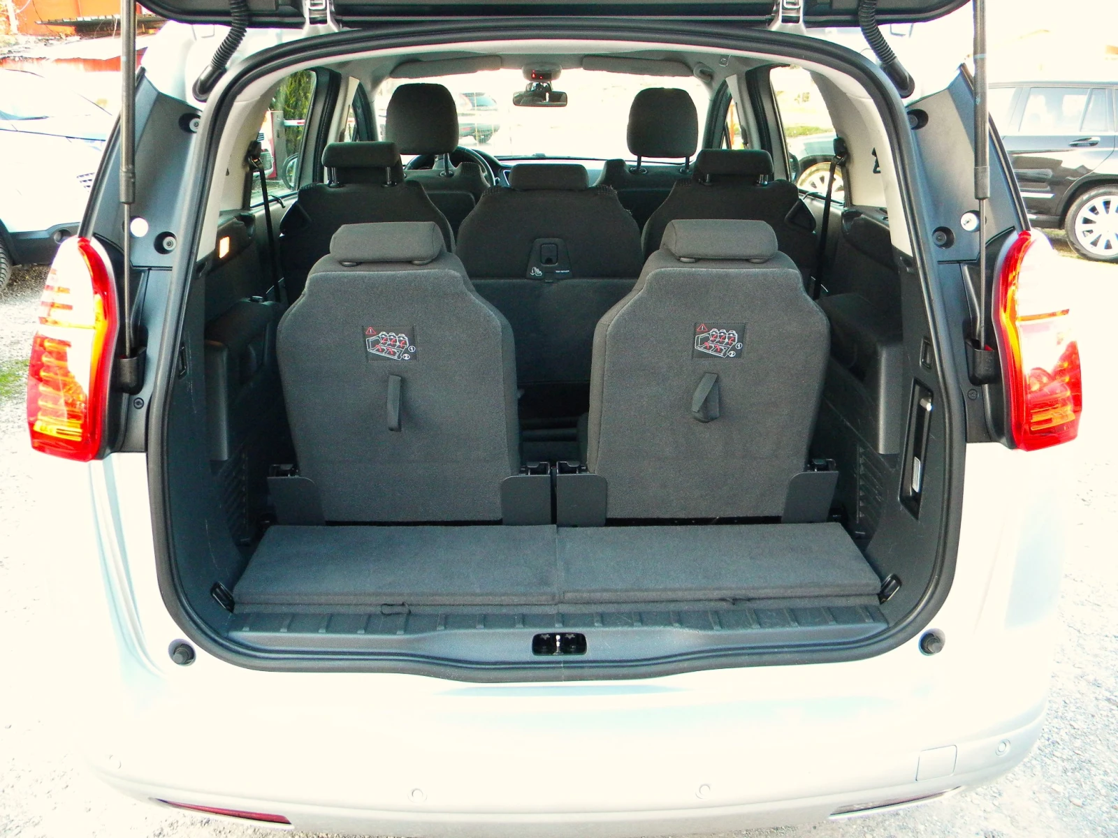 Peugeot 5008 1.6ecoHDI-6ck-7места* KATO НОВО  EURO5B, снимка 8 - Автомобили и джипове - 53849262