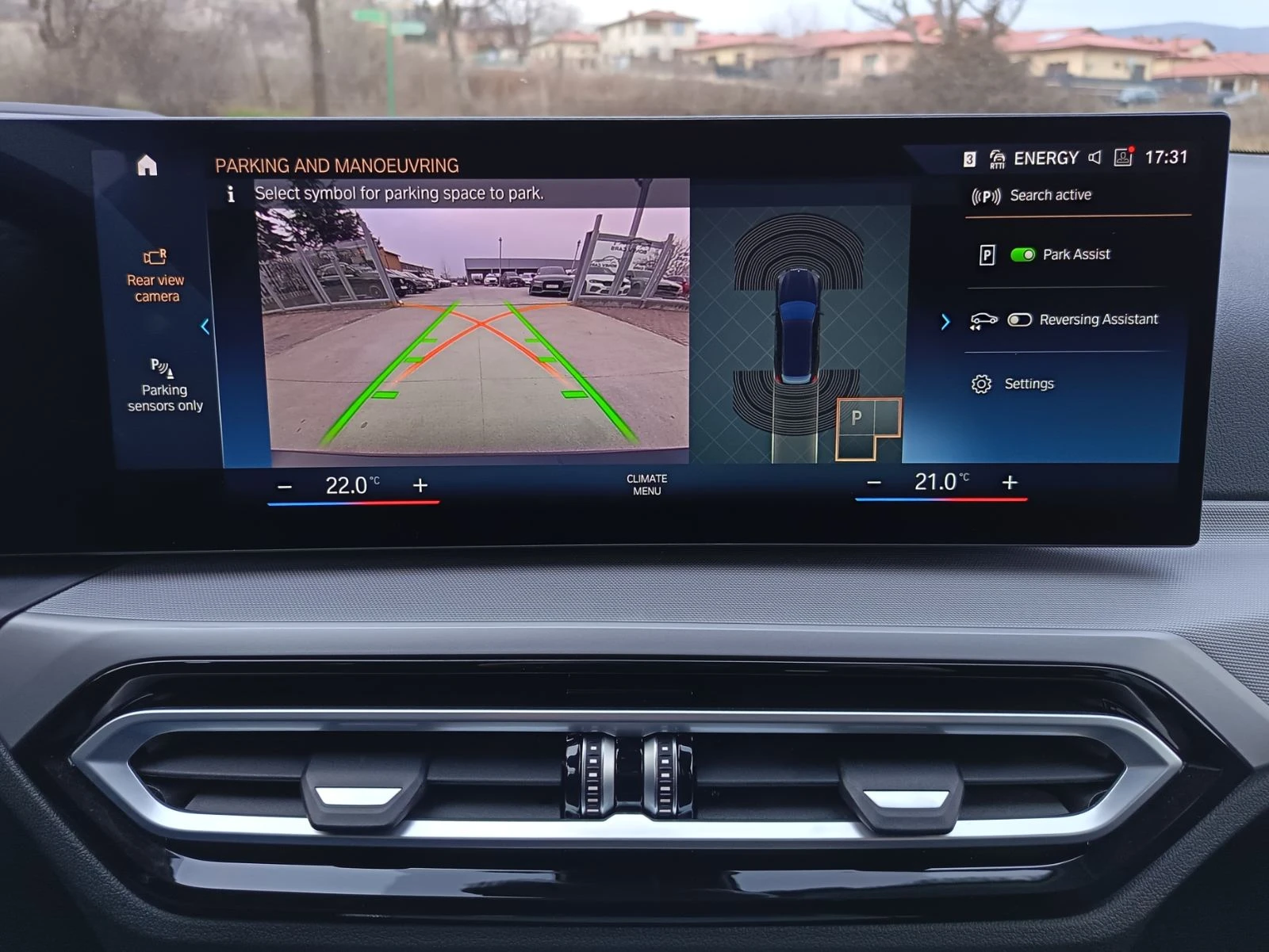 BMW 318 i* ГАРАНЦИОНЕН HEAD UP FULL LED* , снимка 13 - Автомобили и джипове - 53912809