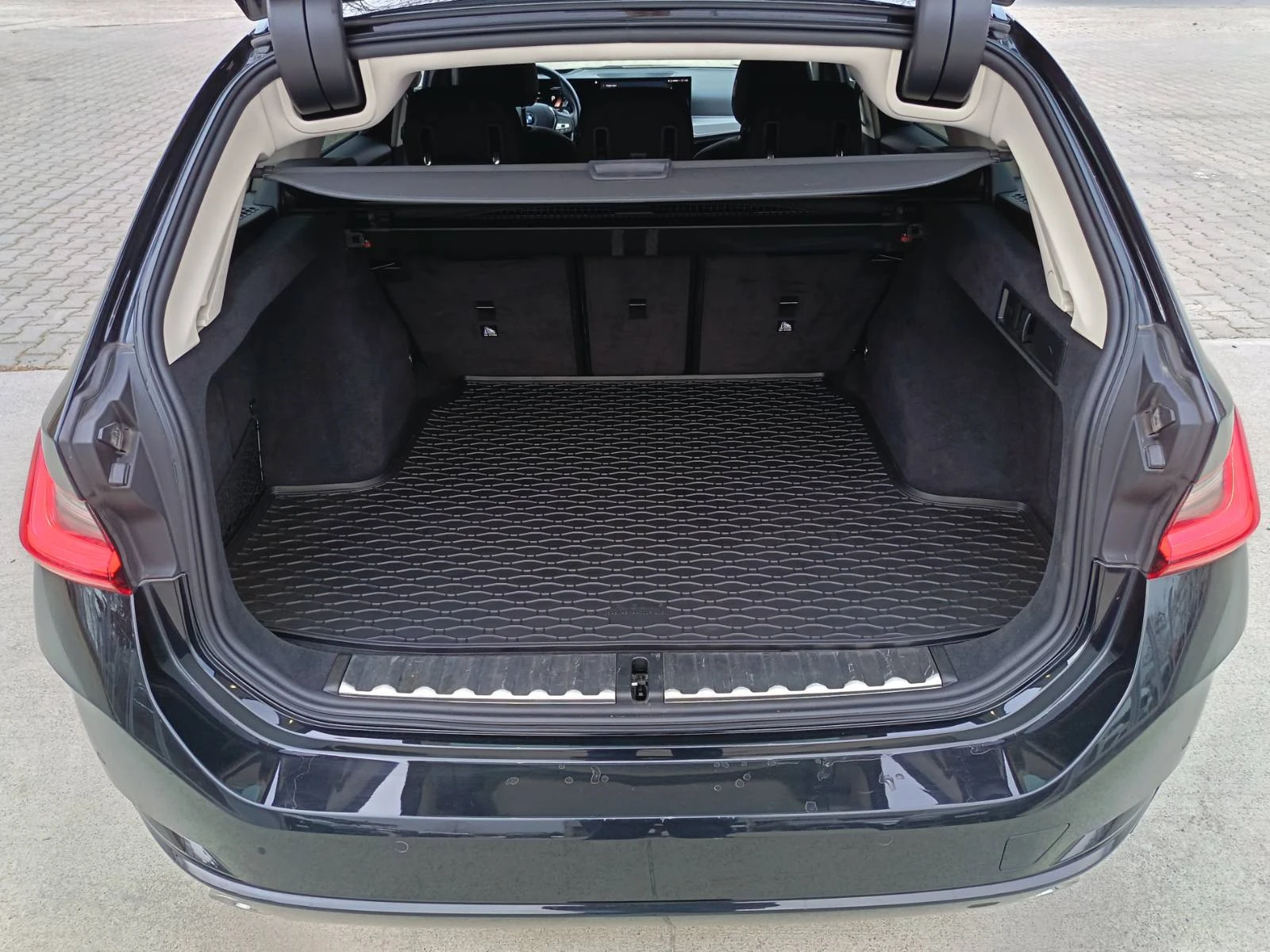 BMW 318 i* ГАРАНЦИОНЕН HEAD UP FULL LED* , снимка 7 - Автомобили и джипове - 53912809