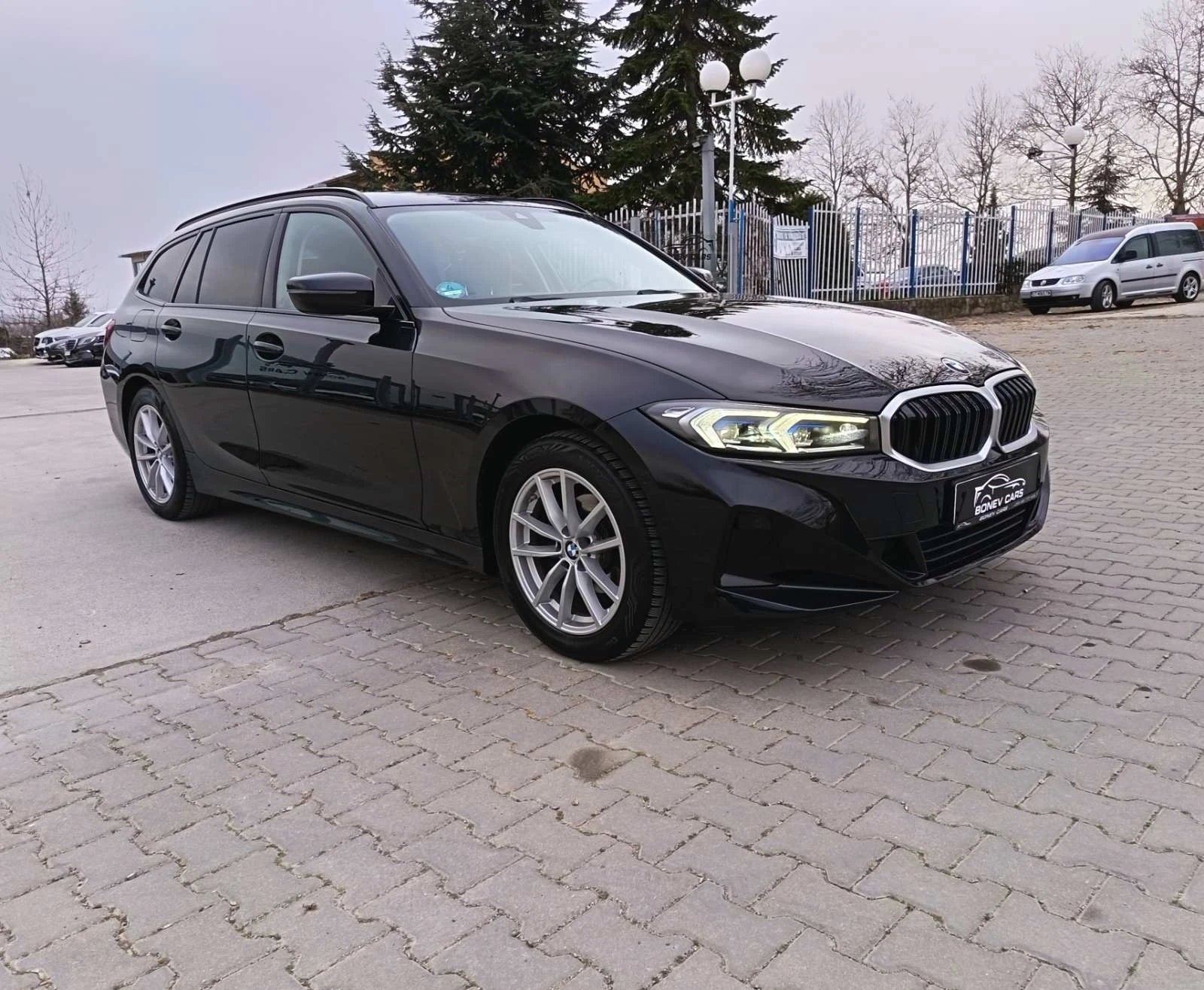 BMW 318 i* ГАРАНЦИОНЕН HEAD UP FULL LED* , снимка 3 - Автомобили и джипове - 53912809