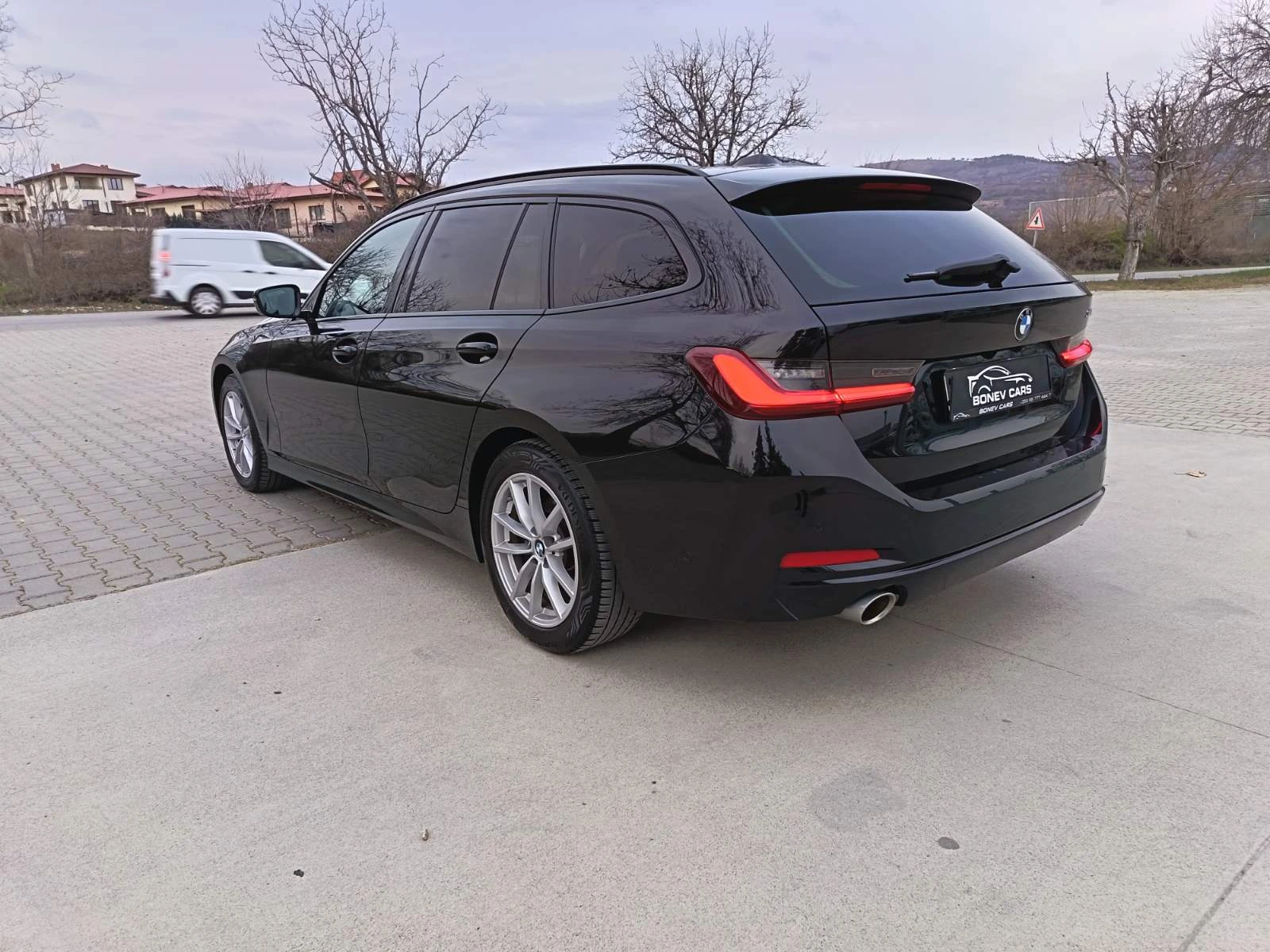 BMW 318 i* ГАРАНЦИОНЕН HEAD UP FULL LED* , снимка 8 - Автомобили и джипове - 53912809