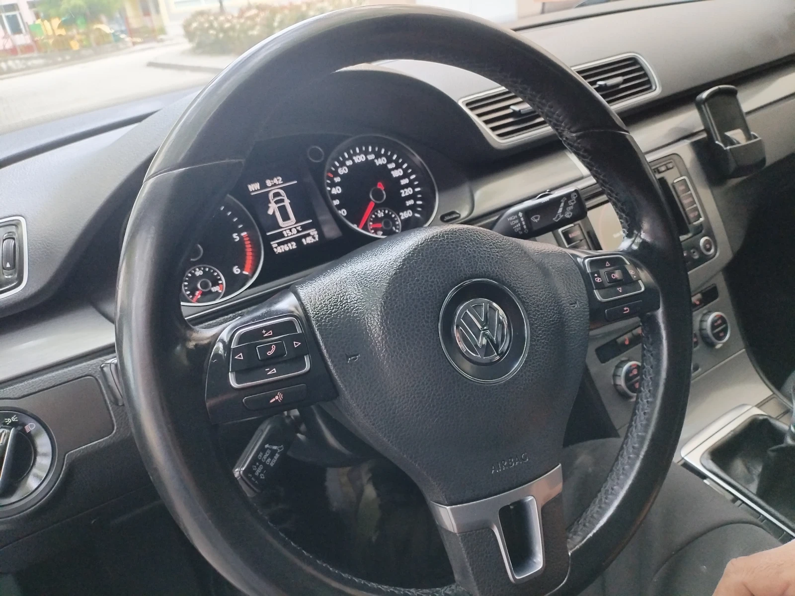 VW Passat 2.0 TDI 140hp HI-LINE FULL Печка LED, снимка 14 - Автомобили и джипове - 54607324