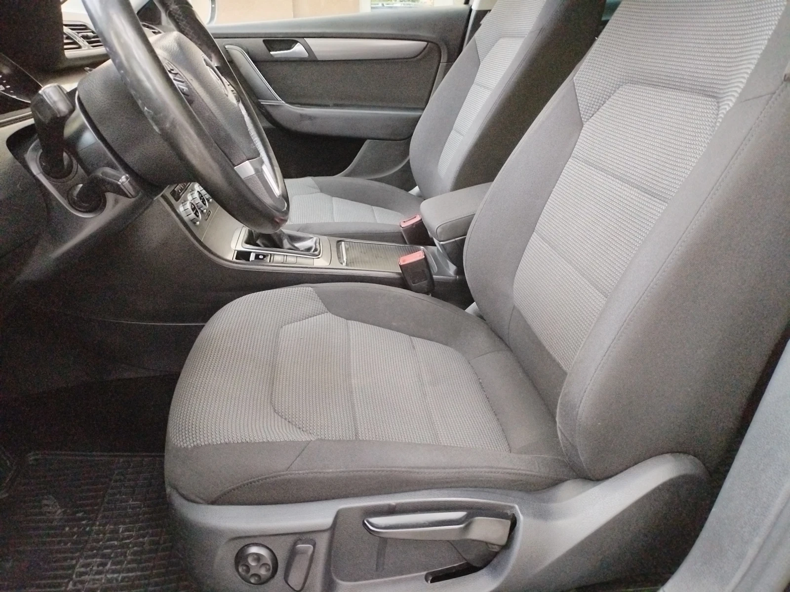 VW Passat 2.0 TDI 140hp HI-LINE FULL Печка LED, снимка 11 - Автомобили и джипове - 54607324