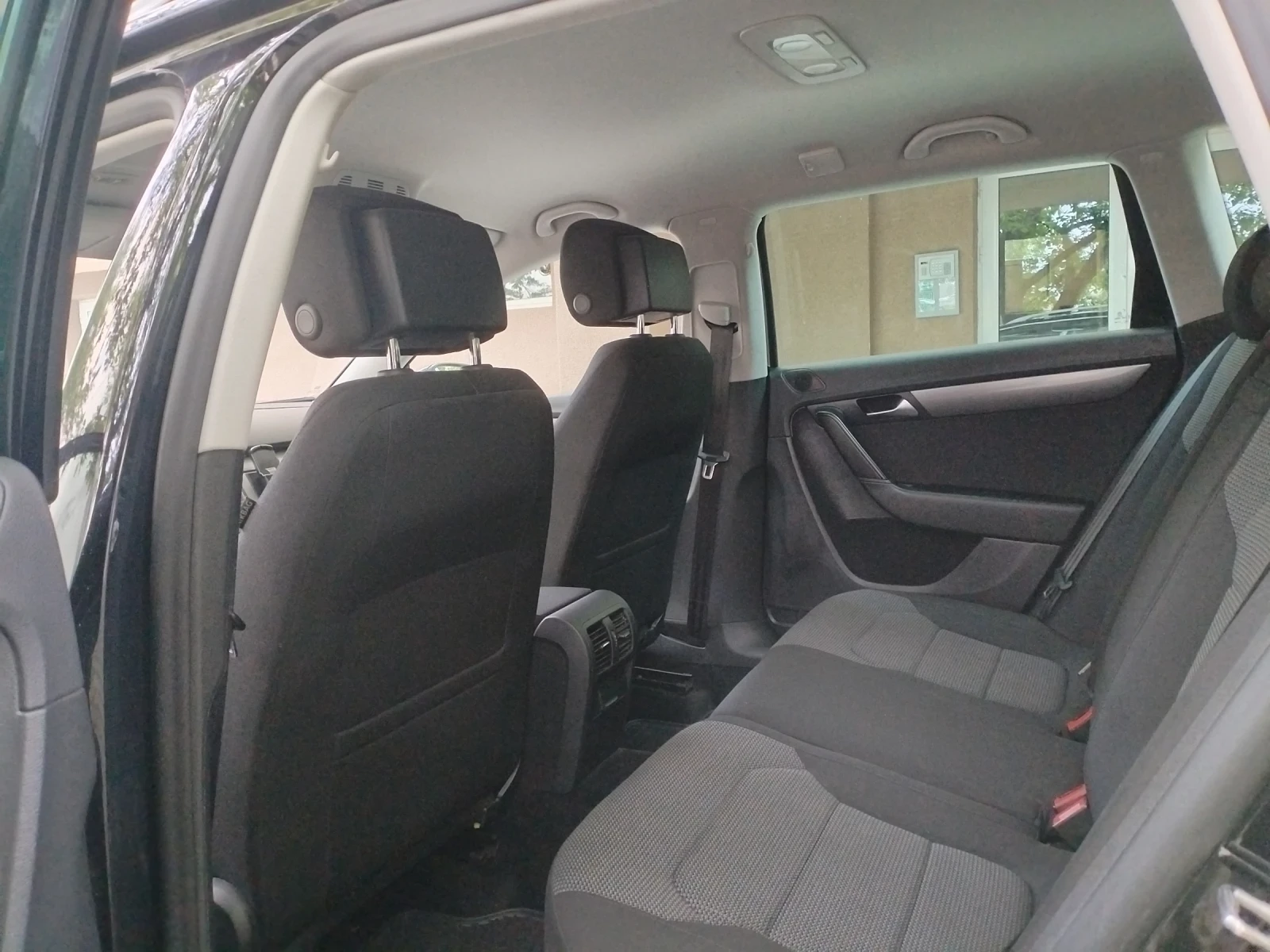 VW Passat 2.0 TDI 140hp HI-LINE FULL Печка LED, снимка 9 - Автомобили и джипове - 54607324