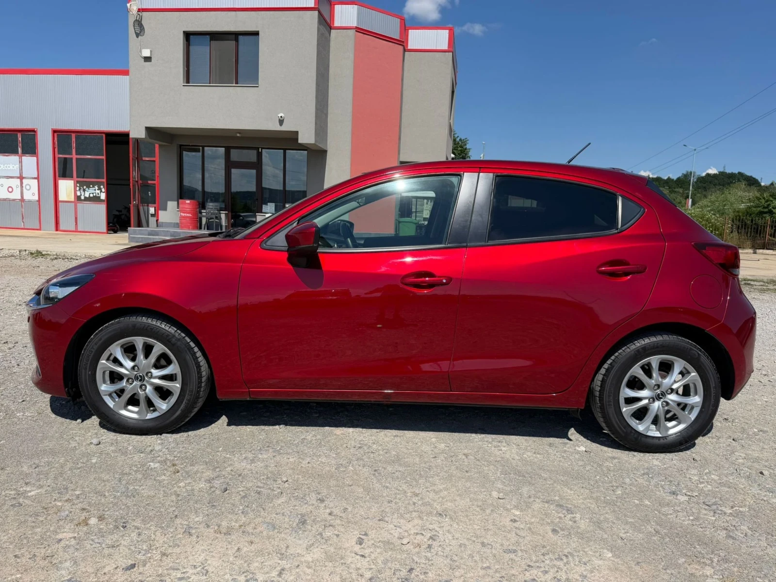 Mazda 2 1.5 Skyaktiv-G -  АВТОМАТИК , снимка 4 - Автомобили и джипове - 55050966