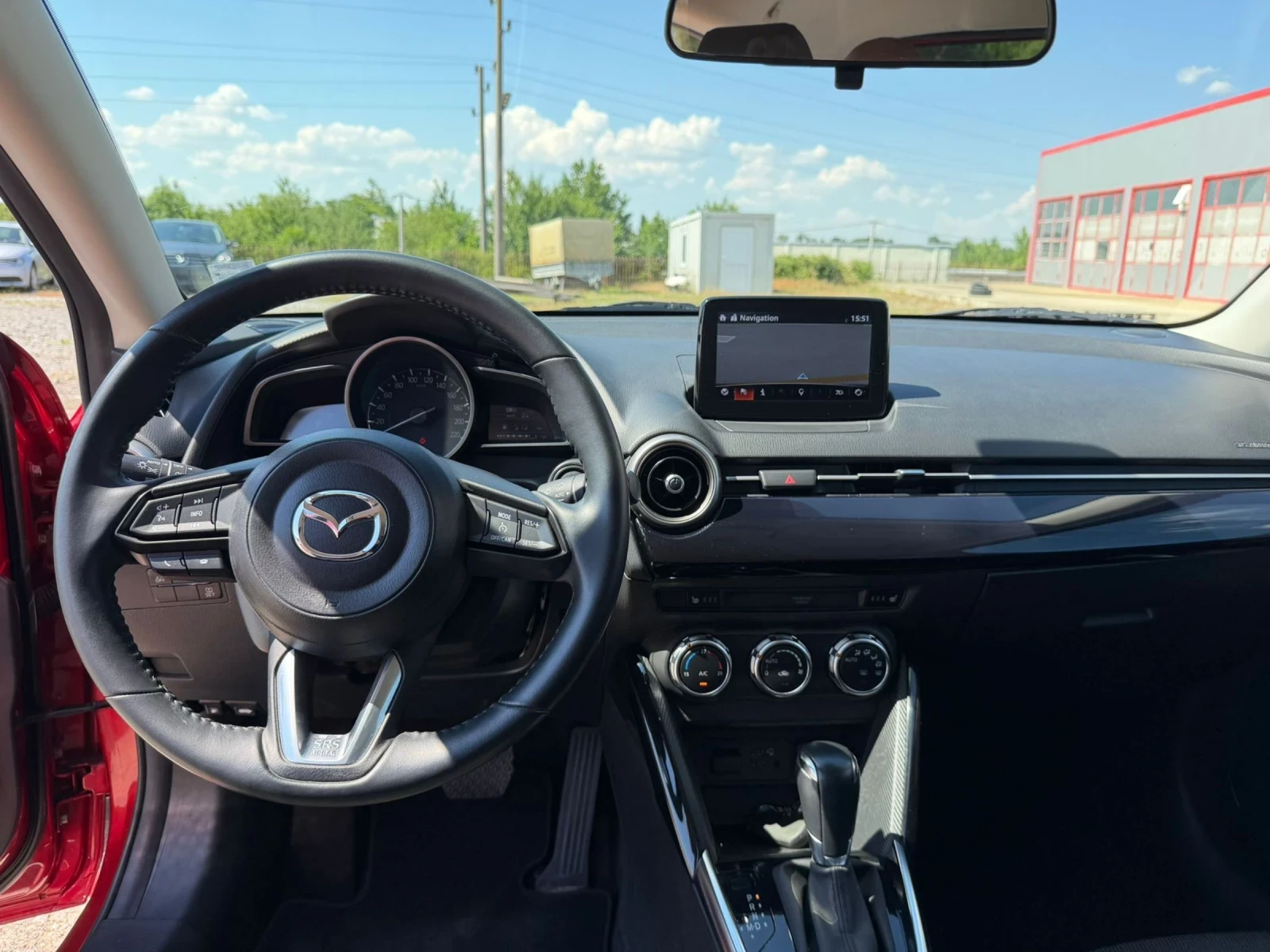 Mazda 2 1.5 Skyaktiv-G -  АВТОМАТИК , снимка 12 - Автомобили и джипове - 55050966