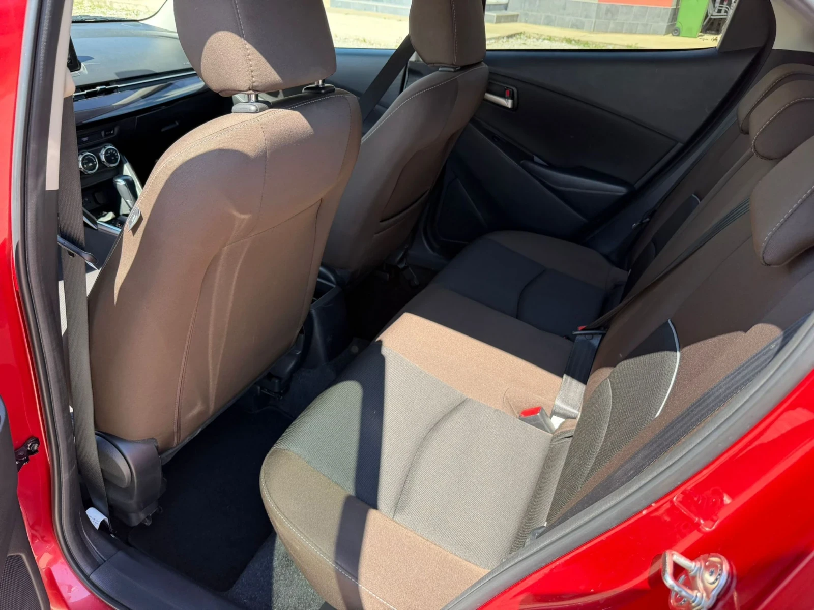 Mazda 2 1.5 Skyaktiv-G -  АВТОМАТИК , снимка 10 - Автомобили и джипове - 55050966