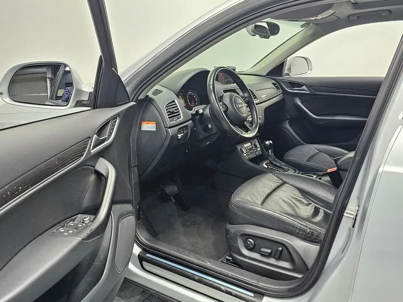 Audi Q3 2.0 TDI Quattro, снимка 10 - Автомобили и джипове - 55128644
