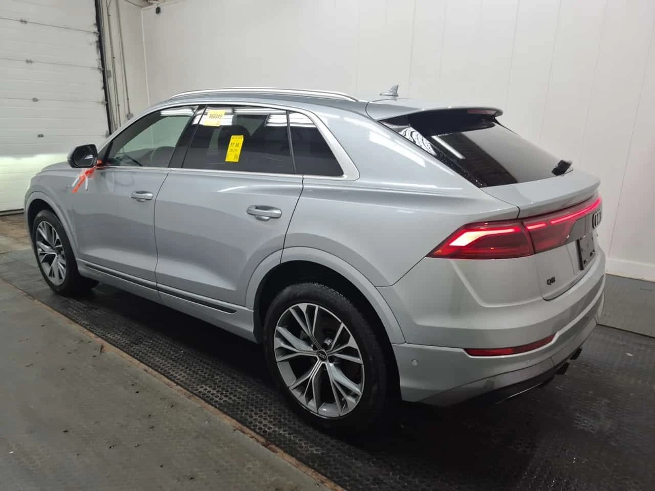 Audi Q8 PROGRESSIV| AMBIENT| PANORAMA| ОБДУХВАНЕ| CARFAX , снимка 4 - Автомобили и джипове - 53894873