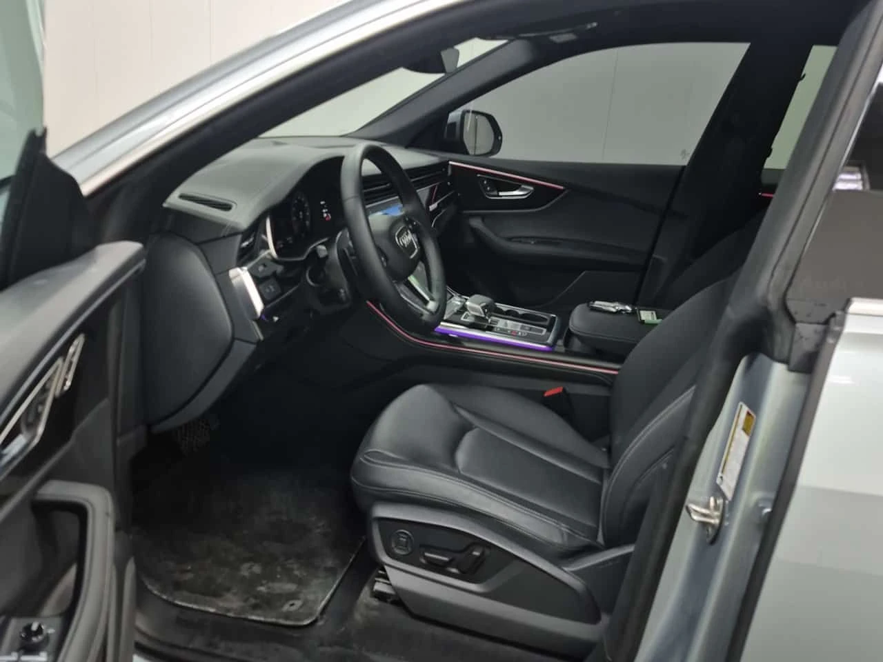 Audi Q8 PROGRESSIV| AMBIENT| PANORAMA| ОБДУХВАНЕ| CARFAX , снимка 5 - Автомобили и джипове - 53894873