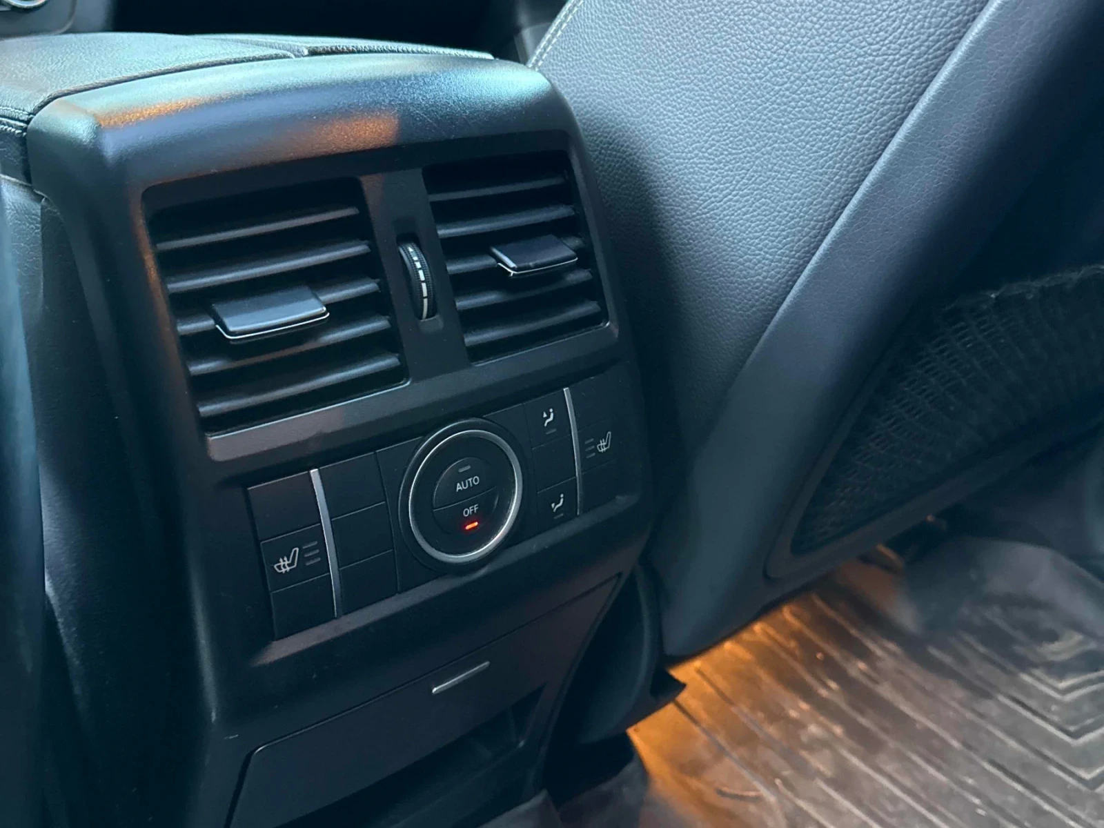 Mercedes-Benz ML 350 D* ПАНО* HARMON KARDON* СЕРВИЗНА ИСТОРИЯ* НА ПРУЖИ, снимка 15 - Автомобили и джипове - 54005151