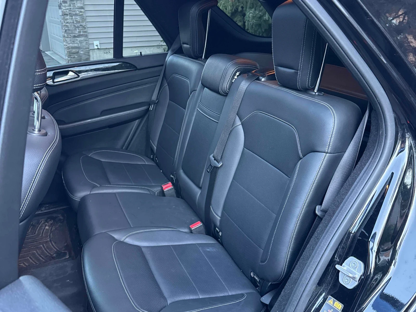 Mercedes-Benz ML 350 D* ПАНО* HARMON KARDON* СЕРВИЗНА ИСТОРИЯ* НА ПРУЖИ, снимка 14 - Автомобили и джипове - 54005151