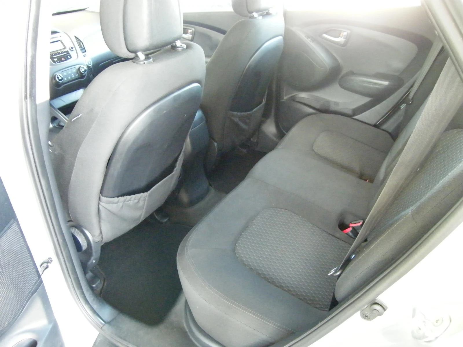 Hyundai IX35 2.0 CRDI 4x4, снимка 12 - Автомобили и джипове - 54870557