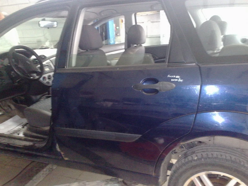 врата лява задна за Форд Фокус 01г. комби