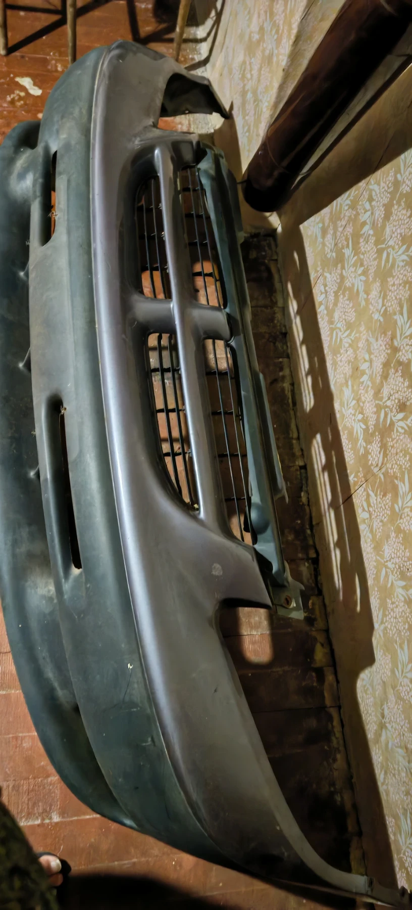Предна броня chrysler voyager 1996-2000 , снимка 3 - Части - 54380709