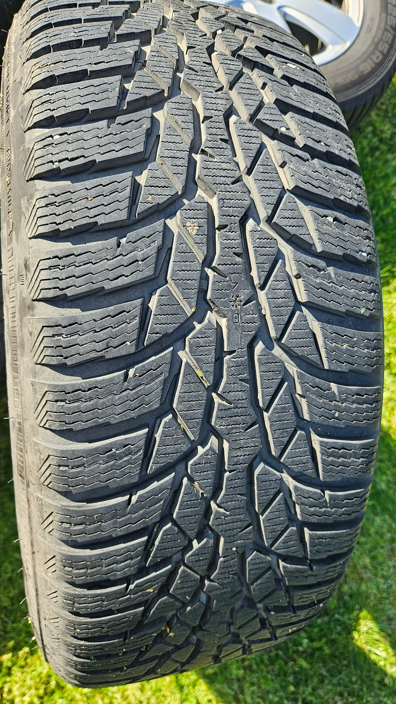 Гуми с джанти Nokian 225/55R16, снимка 2 - Гуми и джанти - 55446258