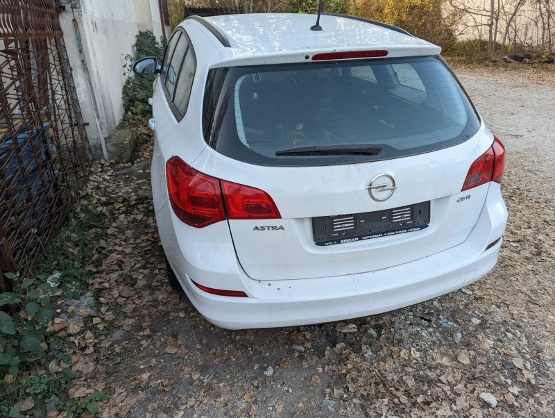 Opel Astra 1.7  cdti, снимка 4 - Автомобили и джипове - 47140050