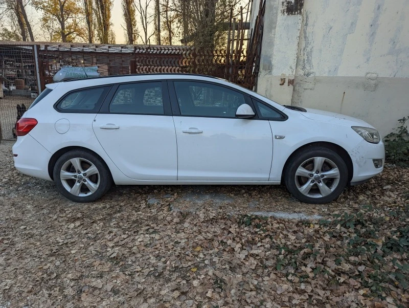 Opel Astra 1.7  cdti, снимка 2 - Автомобили и джипове - 47140050