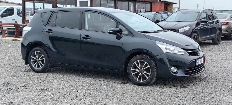 Toyota Verso 1.6i Premium, снимка 4 - Автомобили и джипове - 44515933