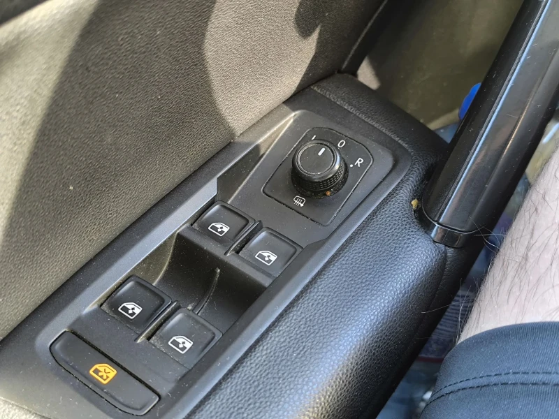 VW Touran 2.0tdi cr DSG6, снимка 13 - Автомобили и джипове - 51474186