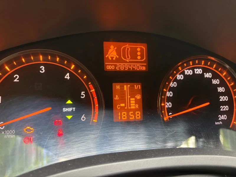 Toyota Avensis Toyota Avensis 2.0 126hp D4D, снимка 11 - Автомобили и джипове - 52672135