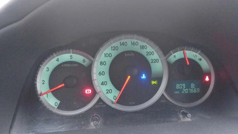 Toyota Corolla verso, снимка 8 - Автомобили и джипове - 51922173