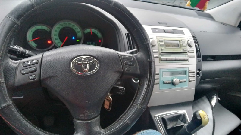 Toyota Corolla verso, снимка 7 - Автомобили и джипове - 51922173