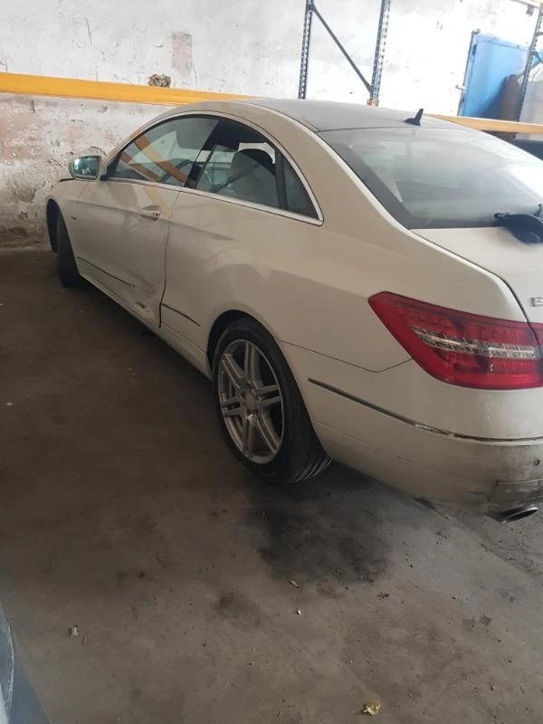 Mercedes-Benz E 250, снимка 1 - Автомобили и джипове - 32802945