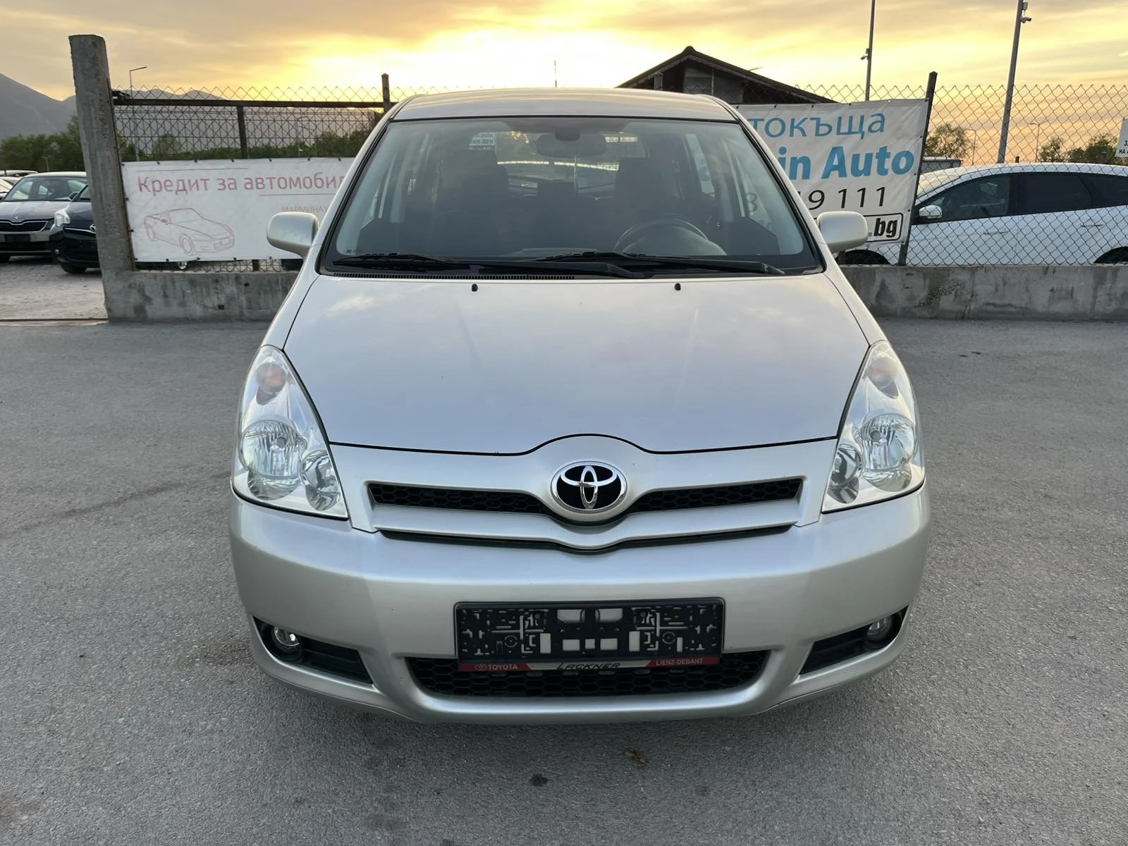 Toyota Corolla verso 2.2 D4D 136к 6 СКОРОСТИ КЛИМАТРОНИК АВТОПИЛОТ, снимка 2 - Автомобили и джипове - 53078898