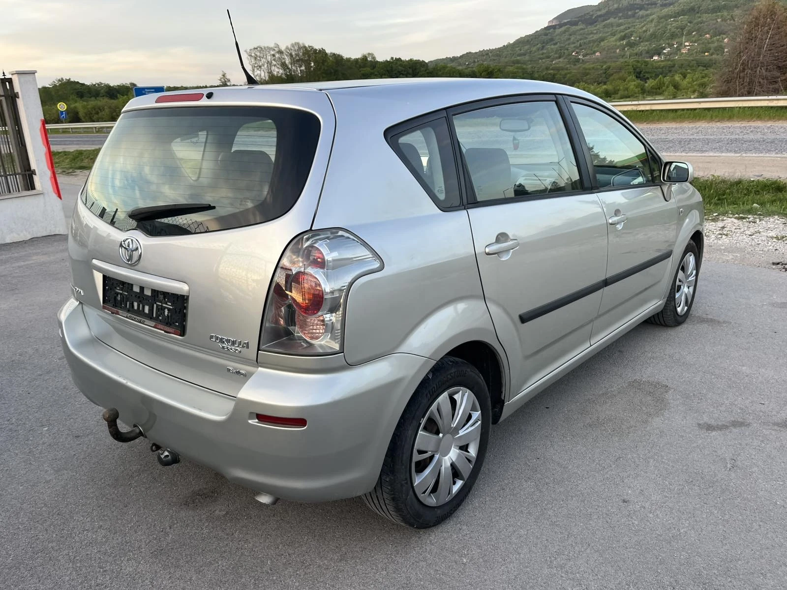 Toyota Corolla verso 2.2 D4D 136к 6 СКОРОСТИ КЛИМАТРОНИК АВТОПИЛОТ, снимка 4 - Автомобили и джипове - 53078898