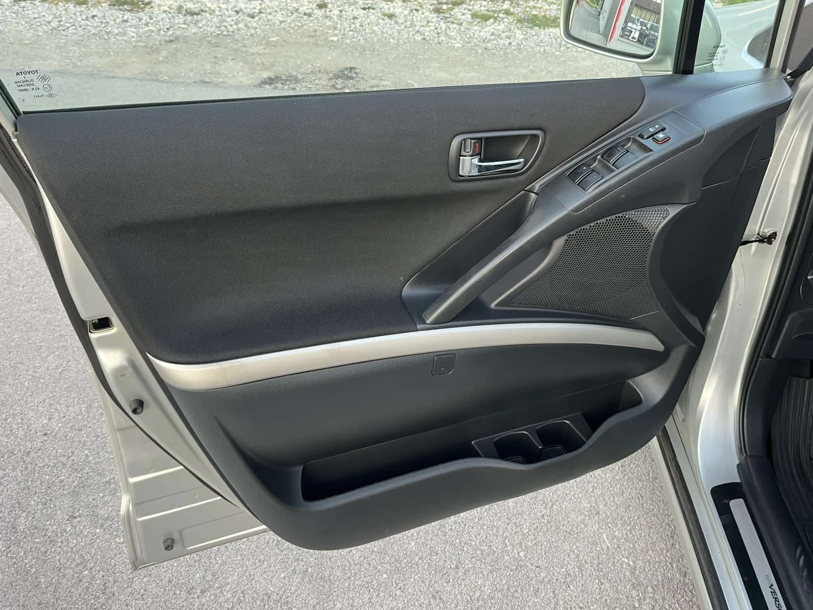 Toyota Corolla verso 2.2 D4D 136к 6 СКОРОСТИ КЛИМАТРОНИК АВТОПИЛОТ, снимка 7 - Автомобили и джипове - 53078898
