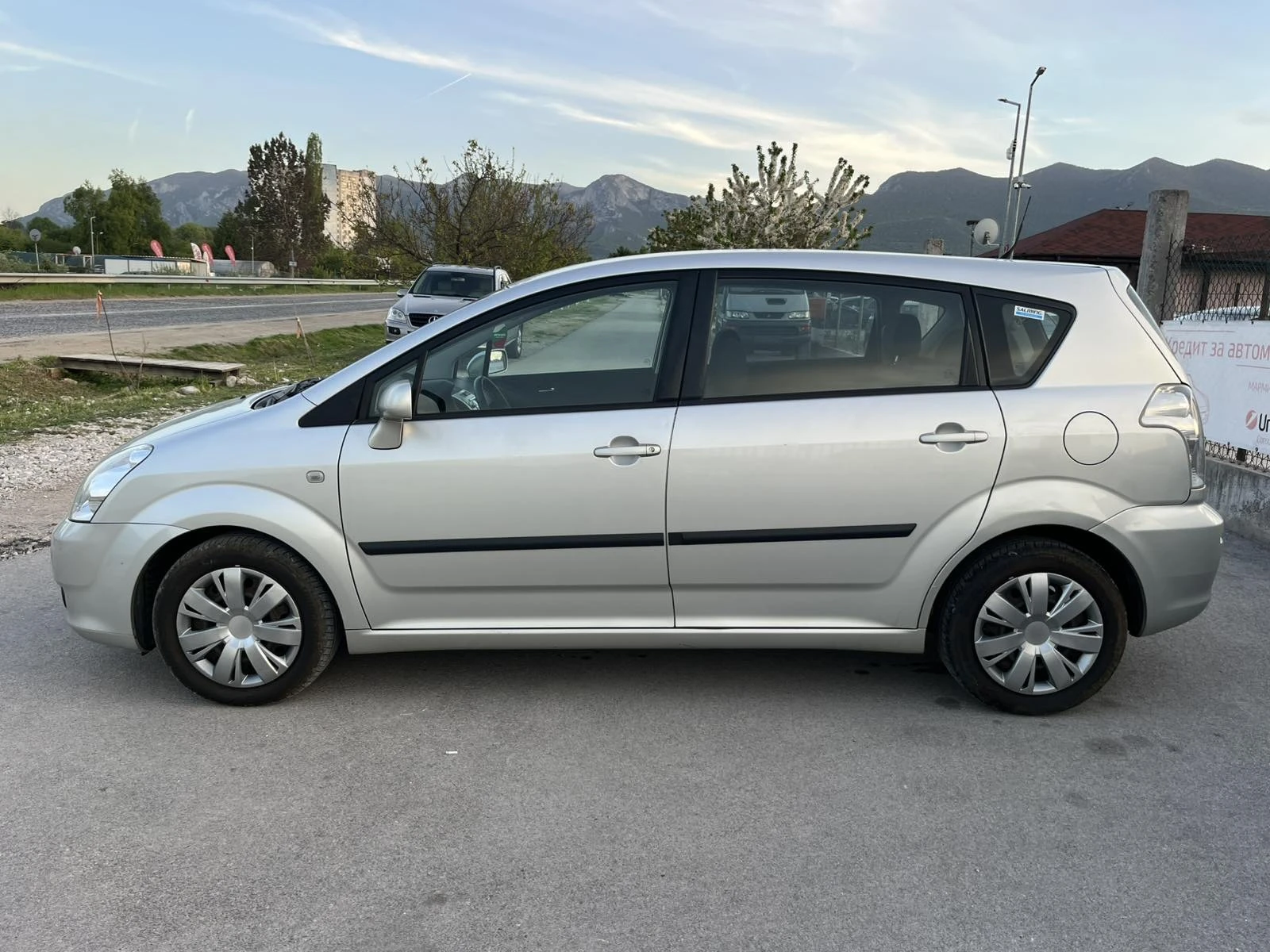 Toyota Corolla verso 2.2 D4D 136к 6 СКОРОСТИ КЛИМАТРОНИК АВТОПИЛОТ, снимка 6 - Автомобили и джипове - 53078898