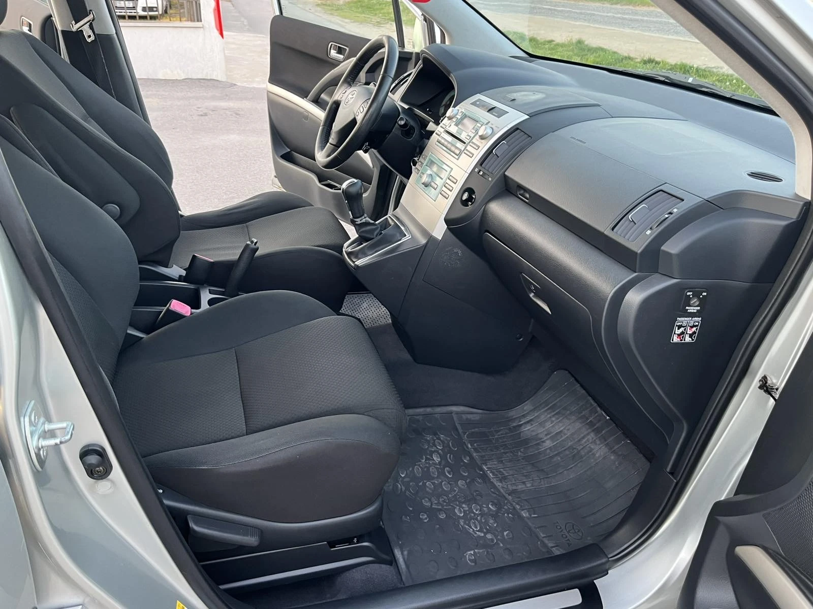 Toyota Corolla verso 2.2 D4D 136к 6 СКОРОСТИ КЛИМАТРОНИК АВТОПИЛОТ, снимка 11 - Автомобили и джипове - 53078898