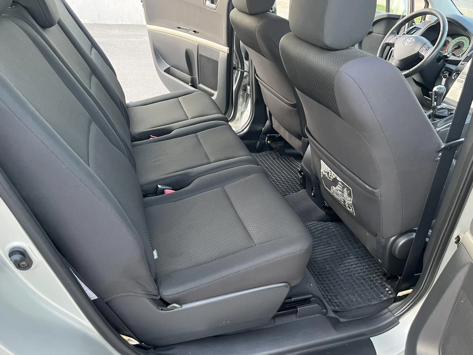 Toyota Corolla verso 2.2 D4D 136к 6 СКОРОСТИ КЛИМАТРОНИК АВТОПИЛОТ, снимка 10 - Автомобили и джипове - 53078898