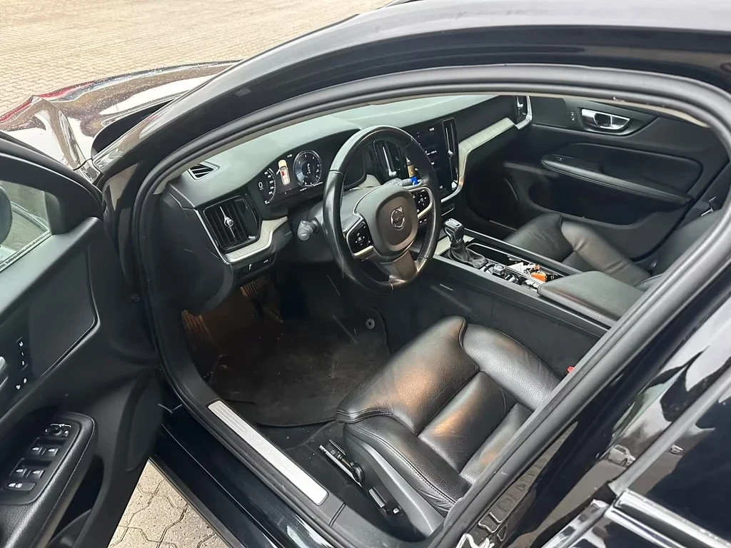 Volvo V60 2.0d 190ps R Design Aut. DK - изображение 8