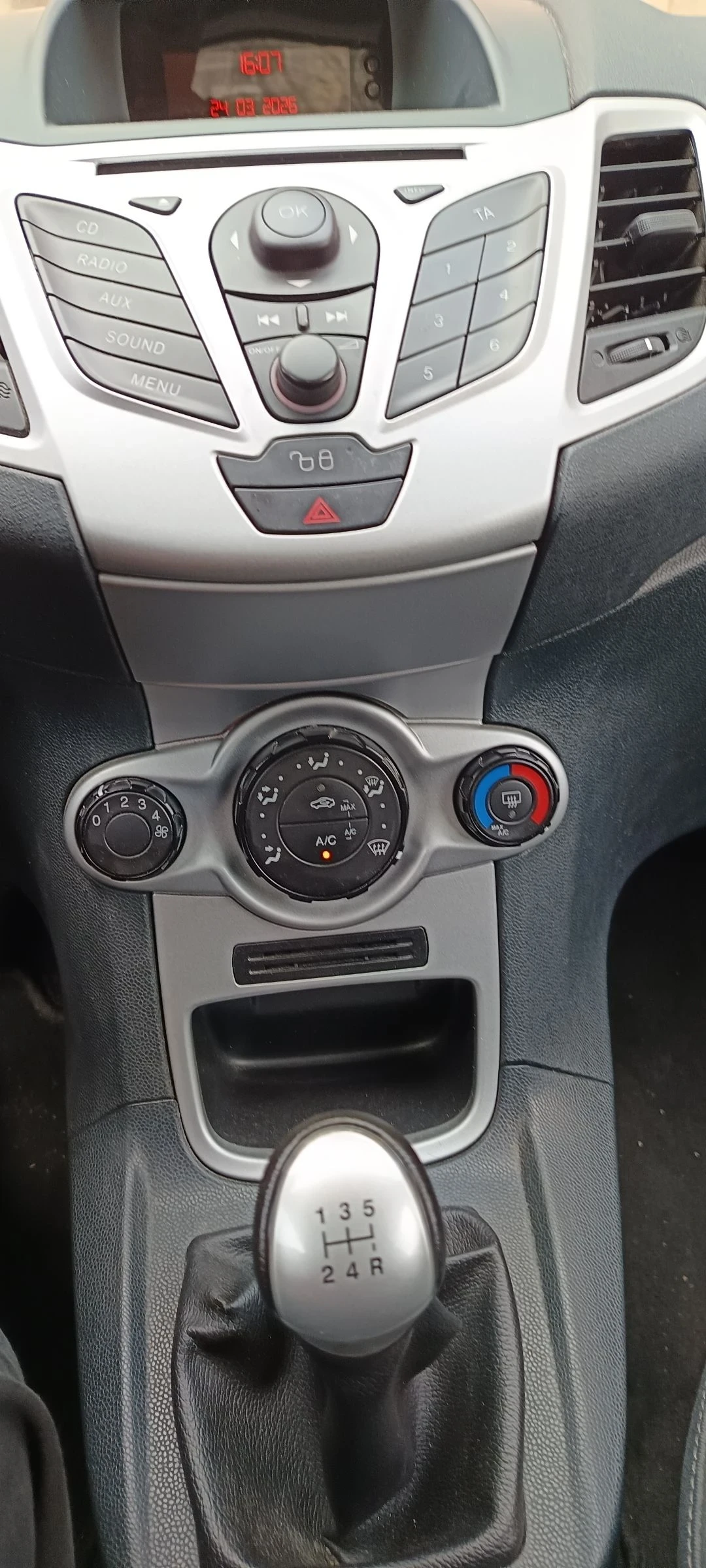 Ford Fiesta 1, 4(Газ бензин)ев5, снимка 9 - Автомобили и джипове - 53964477