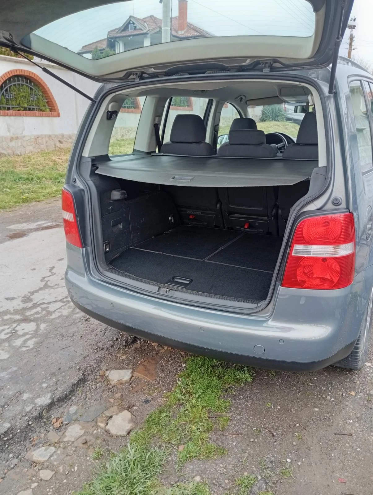 VW Touran 2.0, снимка 4 - Автомобили и джипове - 54392434
