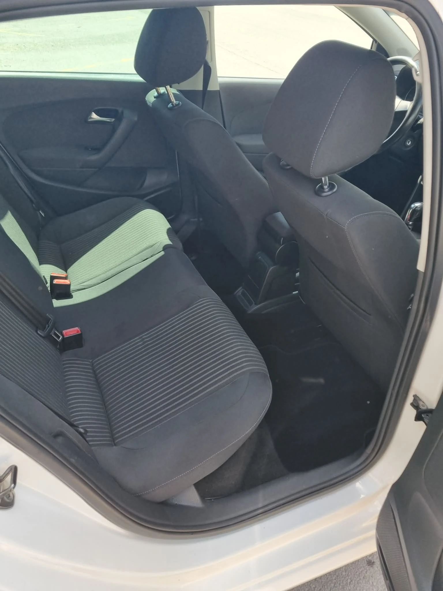 VW Polo 1.6 Tdi, снимка 8 - Автомобили и джипове - 54520145