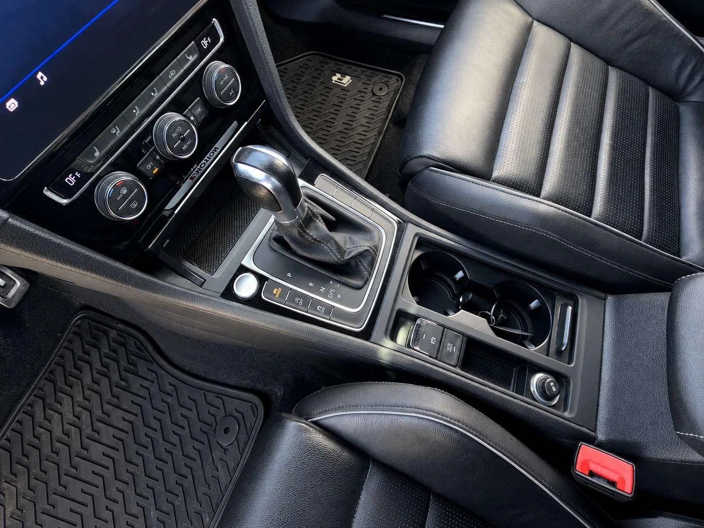 VW Golf DSG / ПОДГРЕВ / КОЖА / ЦЕНА ДО БГ, снимка 14 - Автомобили и джипове - 54897262
