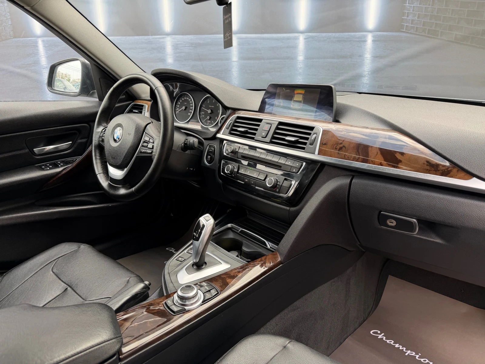 BMW 330 Xdrive , снимка 12 - Автомобили и джипове - 54932885