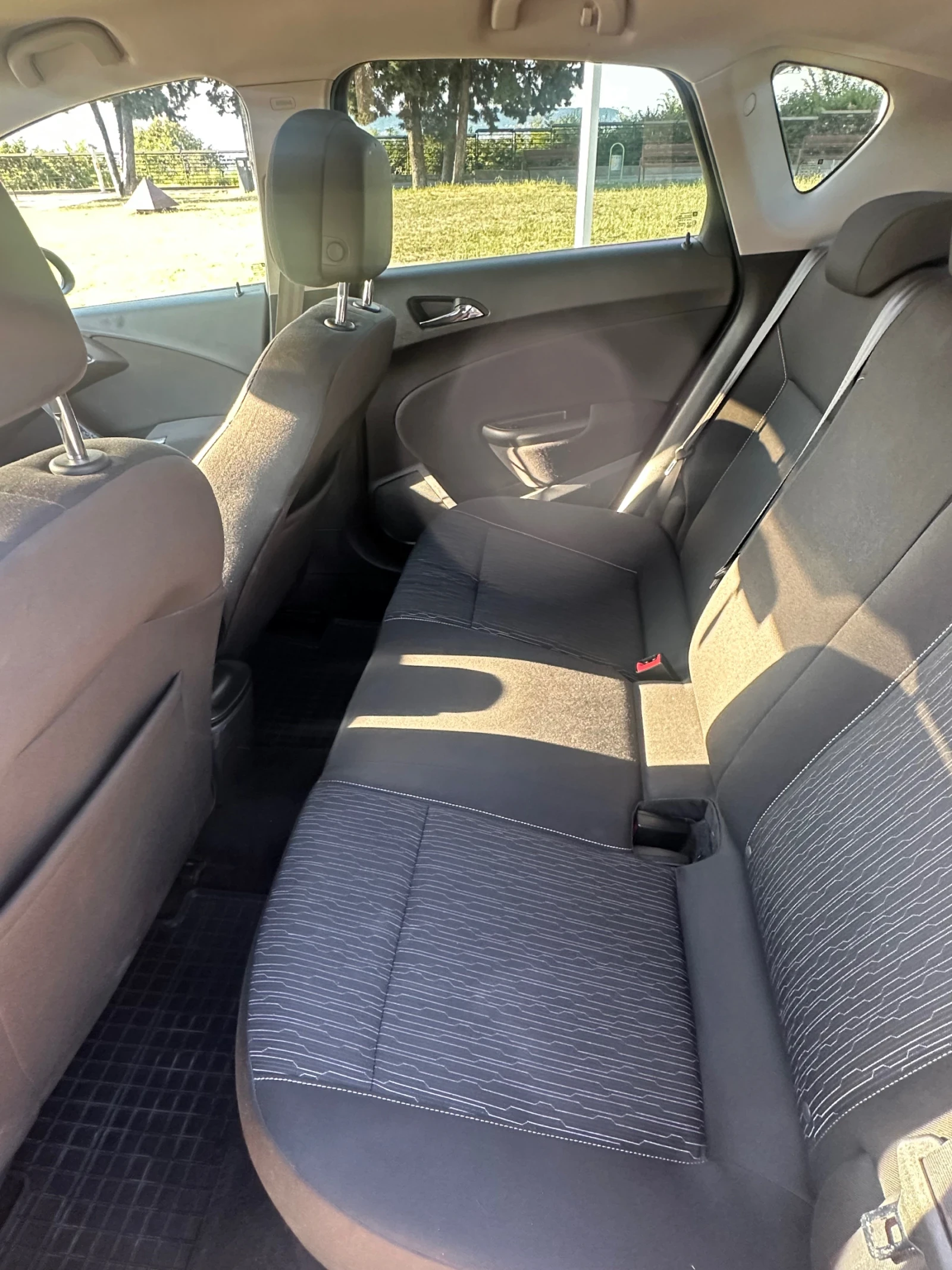 Opel Astra 1.4 Бензин/Газ + NAVI, снимка 10 - Автомобили и джипове - 55064014