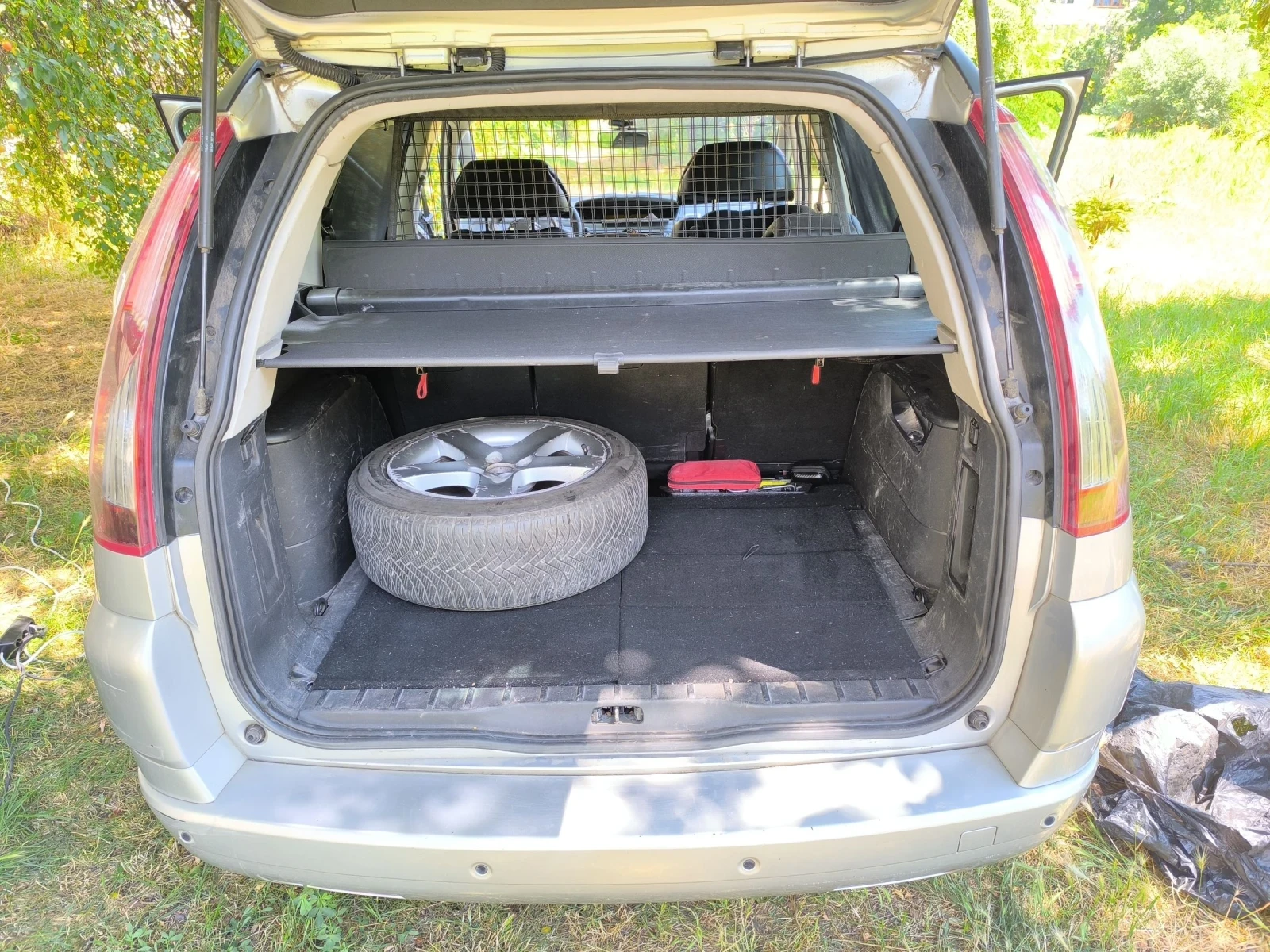 Citroen Grand C4 Picasso 1.8 125к.с Бензин с газ, снимка 17 - Автомобили и джипове - 55250358