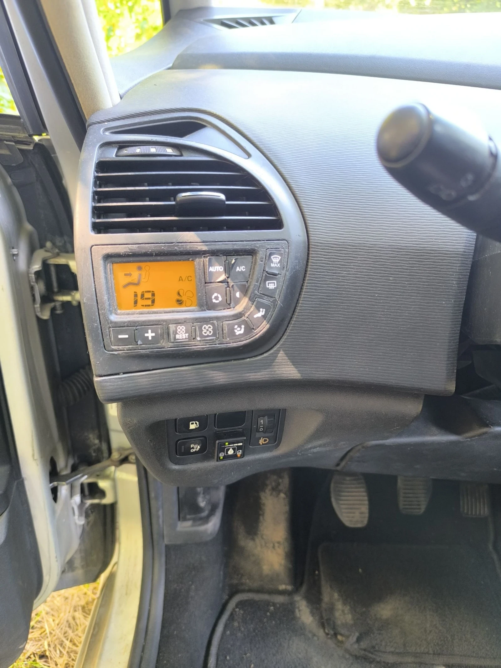 Citroen Grand C4 Picasso 1.8 125к.с Бензин с газ, снимка 11 - Автомобили и джипове - 55250358