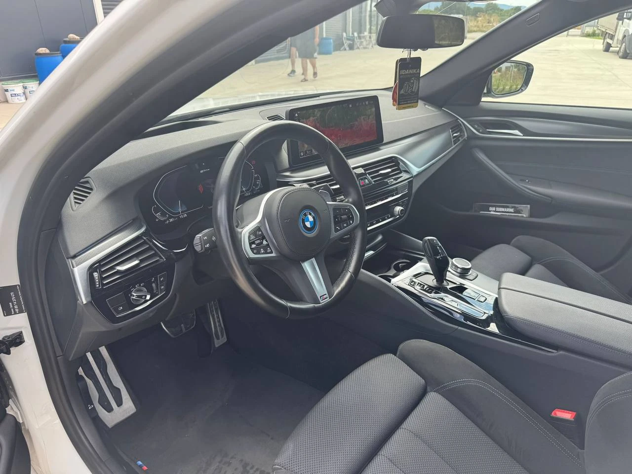 BMW 530E В ГАРАНЦИЯ ДО 06.2027 С КАСКО , снимка 12 - Автомобили и джипове - 55443503