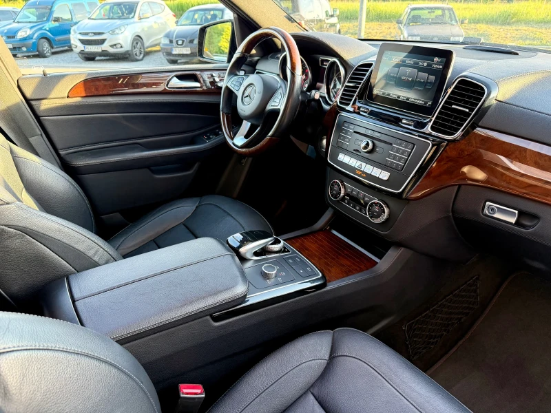 Mercedes-Benz GLE 550 AMG* Keyless* Camera* Massage* 360* H&K, снимка 10 - Автомобили и джипове - 50408679