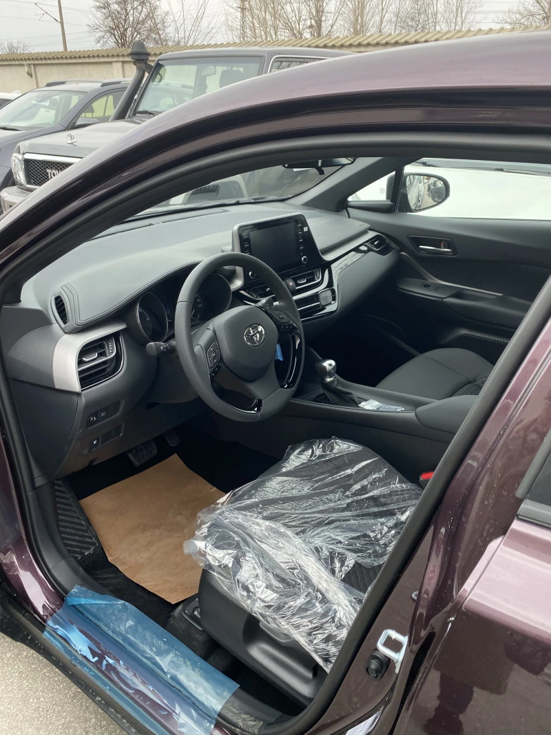 Toyota C-HR 1.8 HYB E-CVT, снимка 15 - Автомобили и джипове - 52710035