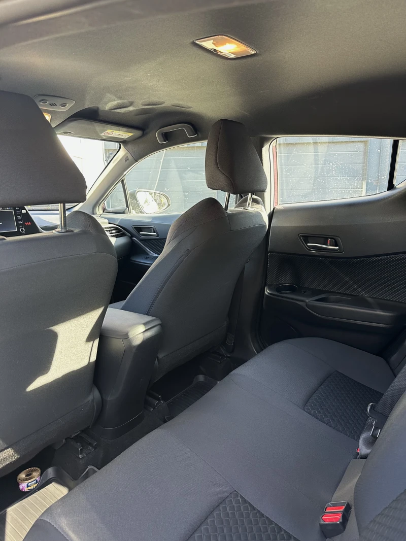 Toyota C-HR 1.8 HYB E-CVT, снимка 12 - Автомобили и джипове - 52710035