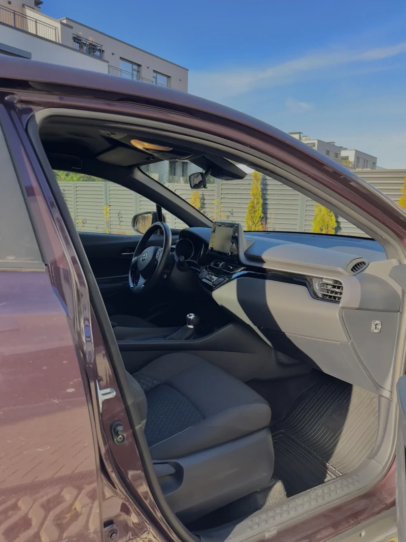 Toyota C-HR 1.8 HYB E-CVT, снимка 9 - Автомобили и джипове - 52710035